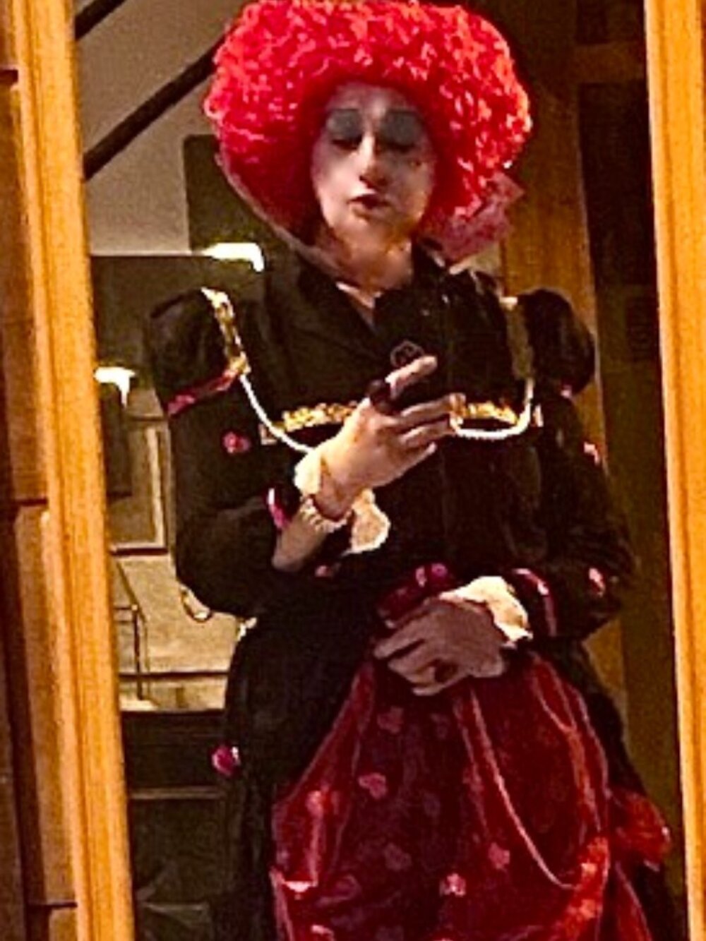 Perruque la Reine Rouge - Picture 7 of 7